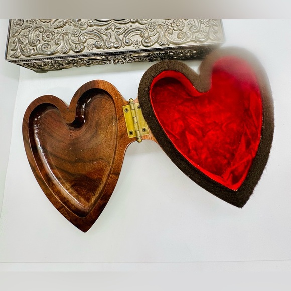 Vintage Wood Heart Box Initial T - Picture 15 of 17